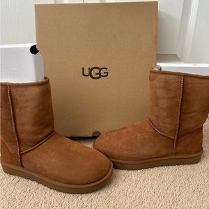 Ugg Women’s classic Short II Boot-Size 11-New in Box